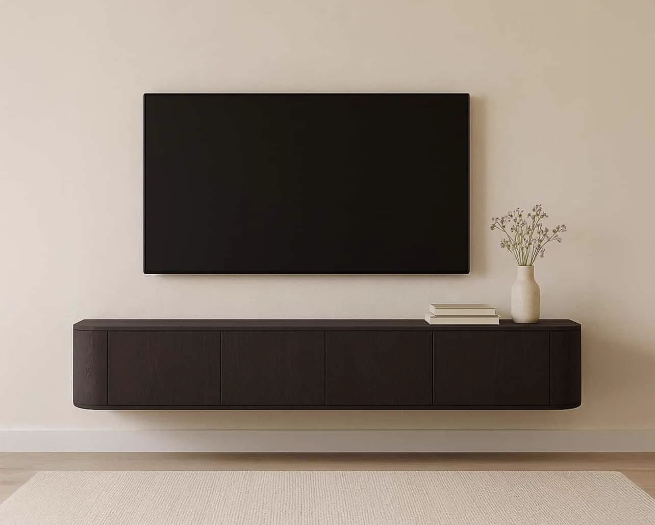 TV-Möbel Novero Espresso Schwebend 220cm in einem minimalistischen Wohnzimmer mit einem Fernseher und einer Vase mit Blumen - Livingfurn