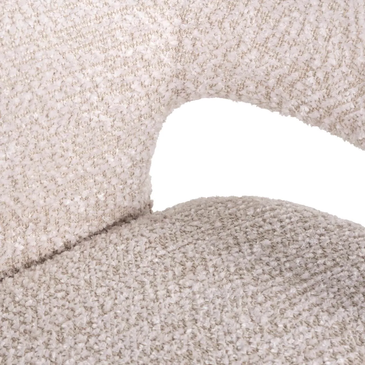 Nahaufnahme der Sitzfläche und Rückenlehne des Esszimmerstuhl Belle angepasst flammhemmend, mit der Stofftextur - Richmond Interiors