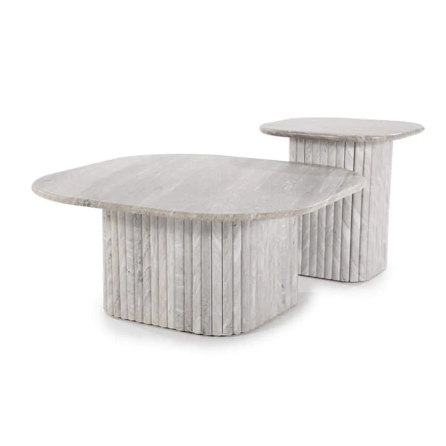 Zwei Couchtische Dorique auf weißem Hintergrund, der größere Couchtisch vorne und der kleinere dahinter - By-Boo