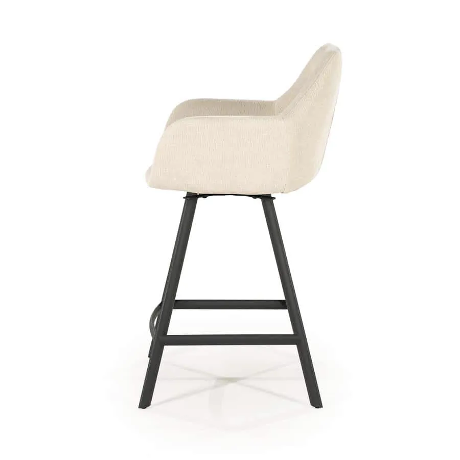 Barhocker Bliss mit Armlehne in Beige, von der Seite auf weißem Hintergrund fotografiert - By-Boo