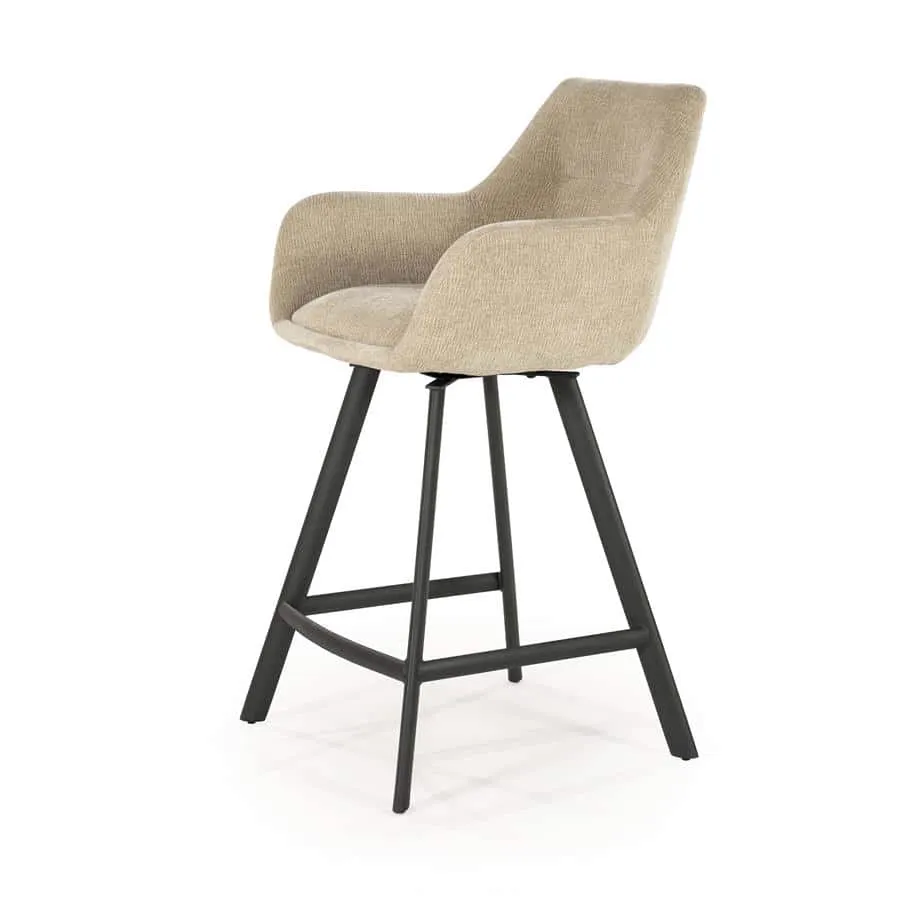Barhocker Bliss mit Armlehne in Taupe, auf weißem Hintergrund aus leicht schräger Perspektive - By-Boo