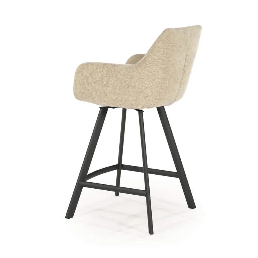 Barhocker Bliss mit Armlehne in Taupe, schräg von hinten auf weißem Hintergrund fotografiert - By-Boo