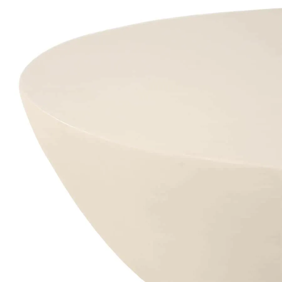 Detailansicht des Couchtisch Canto Large Taupe, mit der runden Form in einer Studio-Umgebung - By-Boo