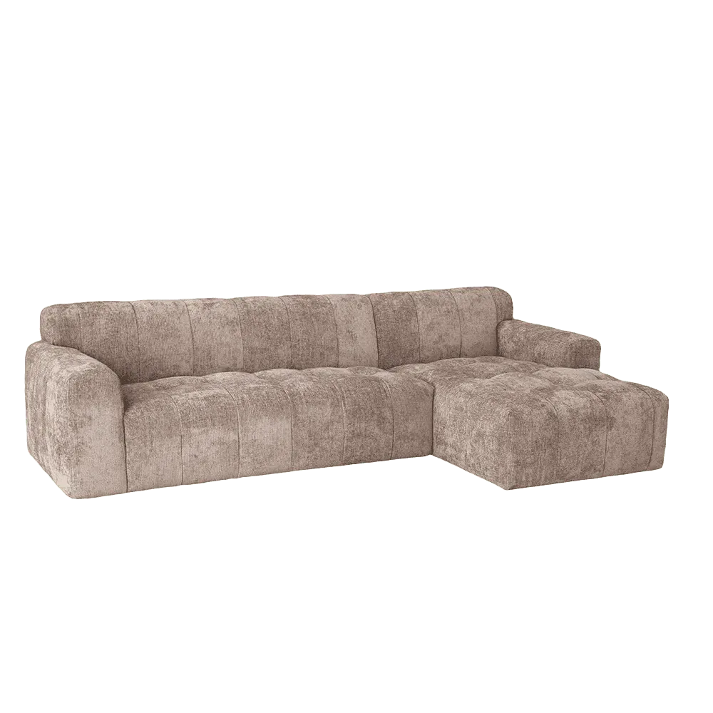 Austin 2 5-AL + Chaise R - Haga 39 cappuccino Sofa vor einem weißen Hintergrund - Tower Living