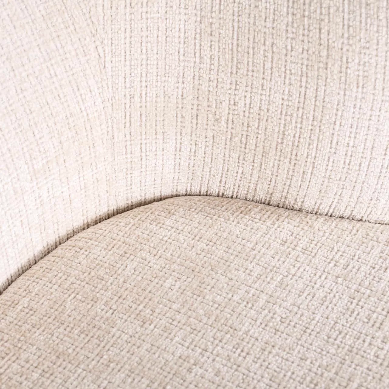 Nahaufnahme des niagara beigen Stoffes des Essstuhls Cheyenne, mit sichtbarer Textur und einer Naht - Richmond Interiors