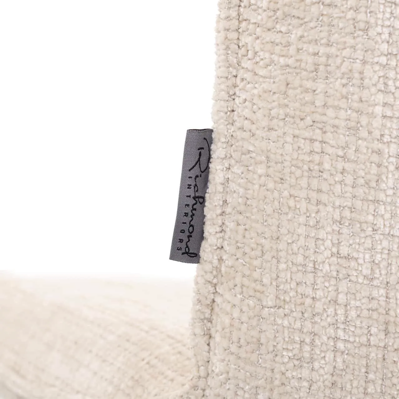 Detail des beigen Gewebes und des Richmond Interiors Etiketts an der Seite des Esszimmerstuhls Dakota Niagara beige Swivel