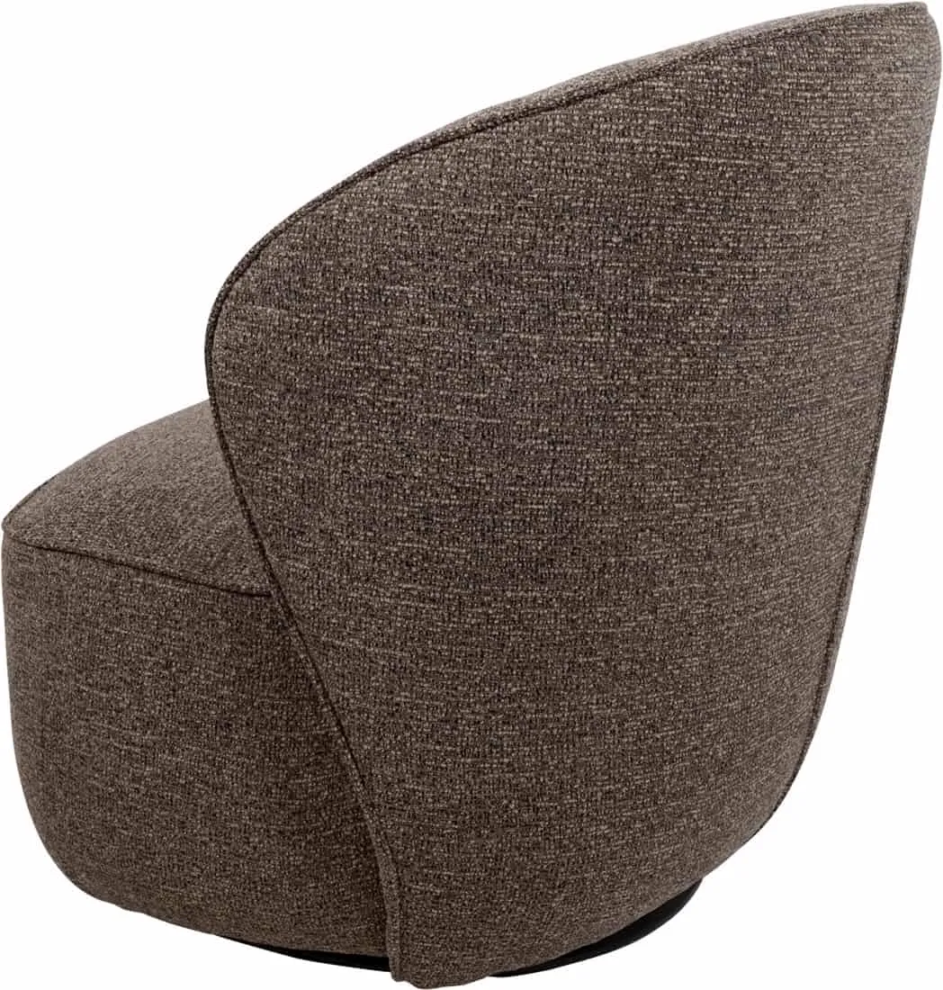 Der Avi Drehsessel 360 Present Brown 440, schräg von hinten auf weißem Hintergrund fotografiert - MySons