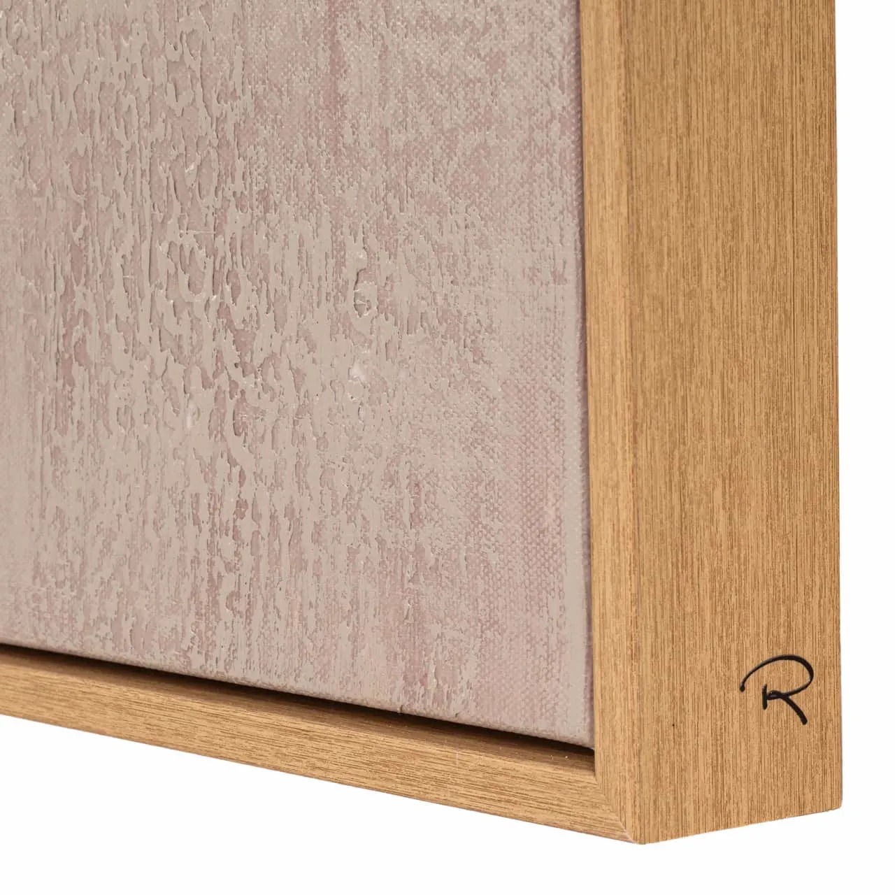 Eckdetail der Wall art Tatu right brown mit Textur und Holzrahmen mit Signatur - Richmond Interiors