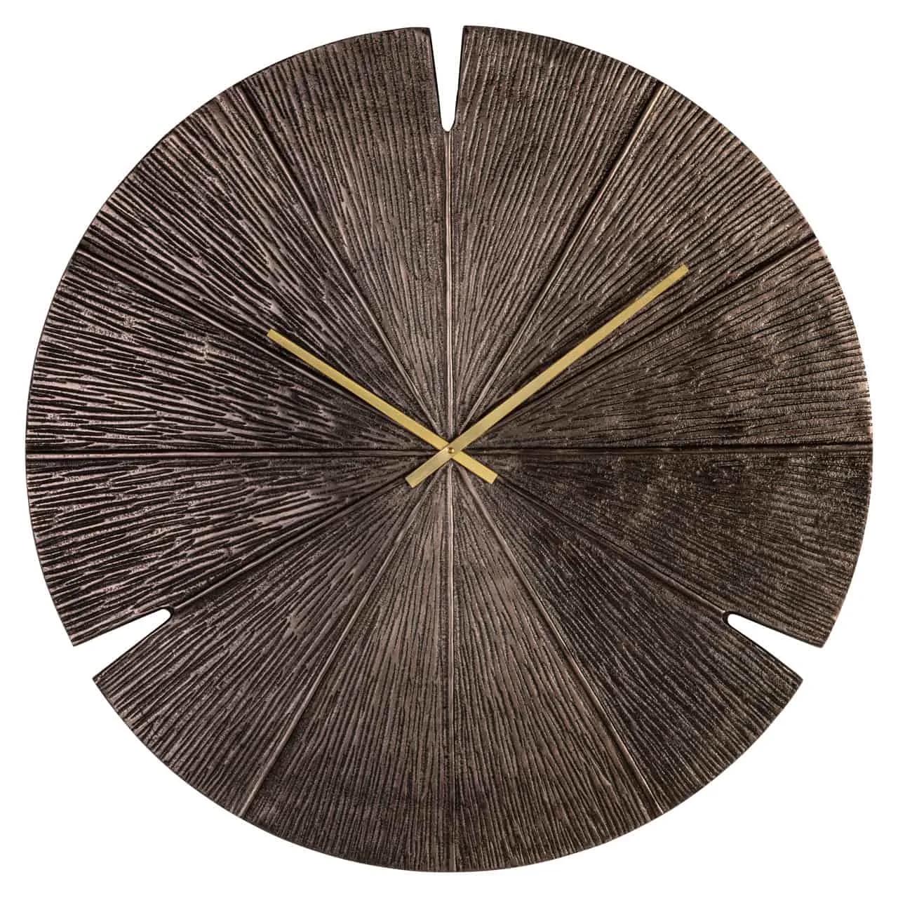 Die Uhr Blaise bronze auf weißem Hintergrund, mit den Zeigern auf Viertel vor drei - Richmond Interiors