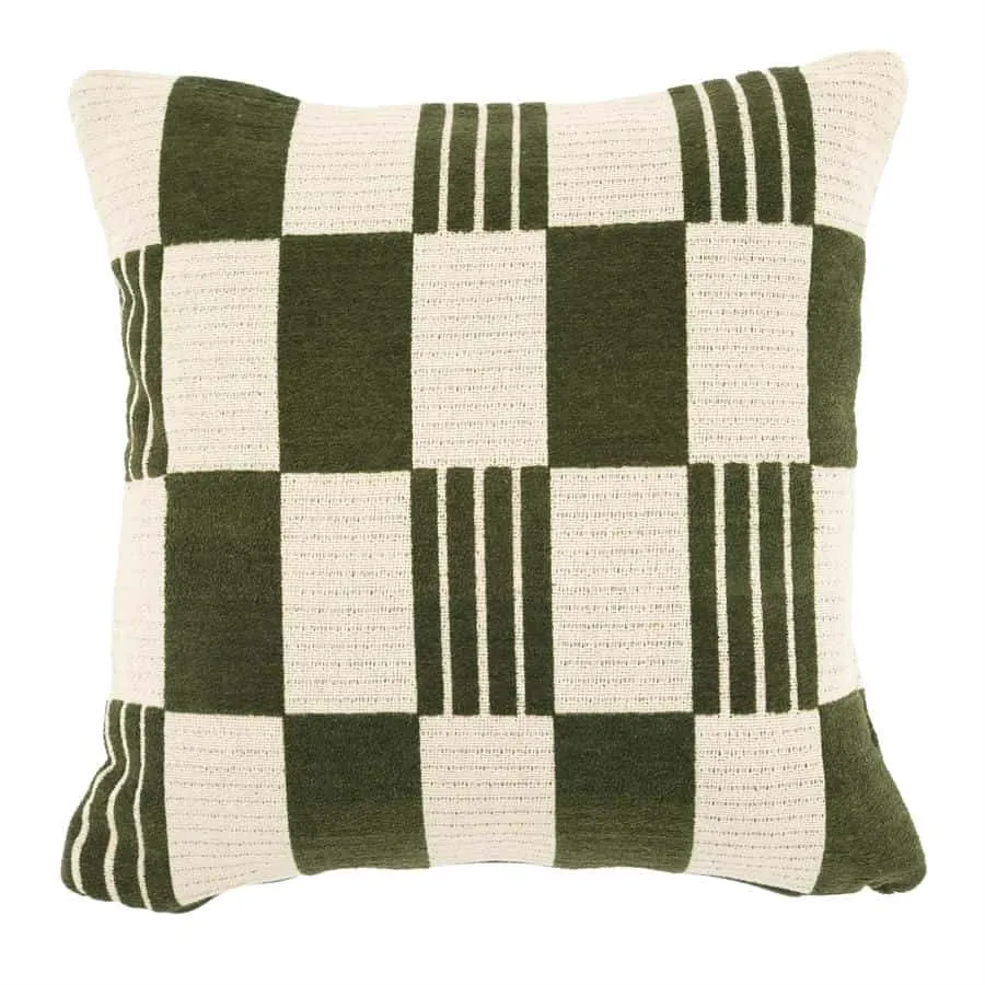 Kissen Twist 45x45 cm - green mit einem karierten Muster in Grün und Cremeweiß auf weißem Hintergrund - By-Boo