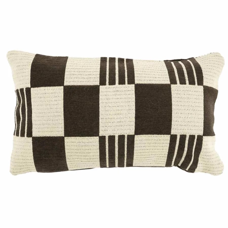 Das Kissen Twist 35x55 cm - braun mit einem auffälligen braun-weißen Karomuster und Streifen - By-Boo