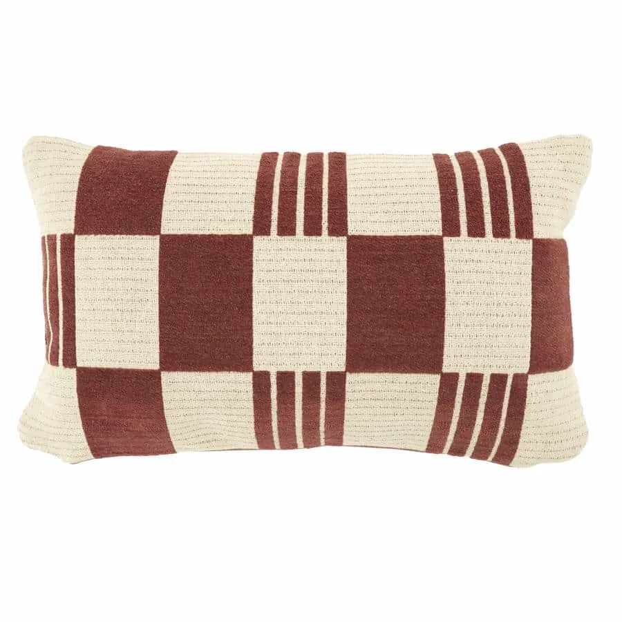 Kissen Twist 35x55 cm - Burgundy auf weißem Hintergrund, mit einem karierten Muster - By-Boo