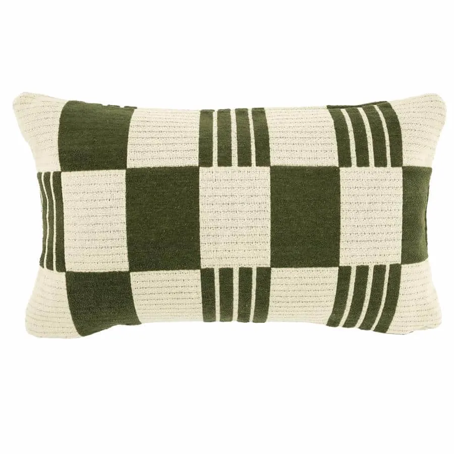Kissen Twist 35x55 cm - grün mit einem grün-cremefarbenen Karomuster und Streifen, auf weißem Hintergrund - By-Boo