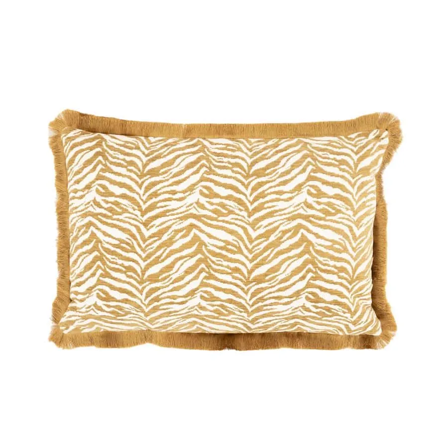 Kissen Tigra 40x60 cm - senf mit gelbbraunem Zebramuster und Fransen auf weißem Hintergrund - By-Boo