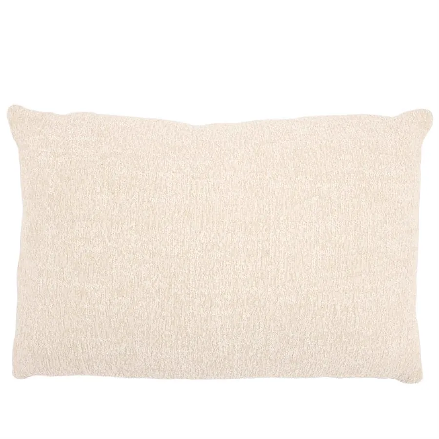 Kissen Bayo 40x60 cm - beige, mittig auf weißem Hintergrund liegend, mit einer subtilen Textur - By-Boo