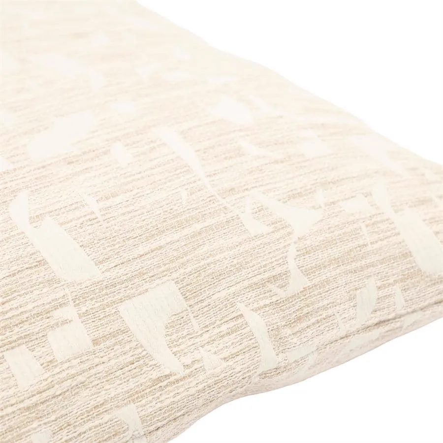 Detailaufnahme von Kissen Dara, einem cremefarbenen Kissen mit dezentem Muster und Textur - By-Boo