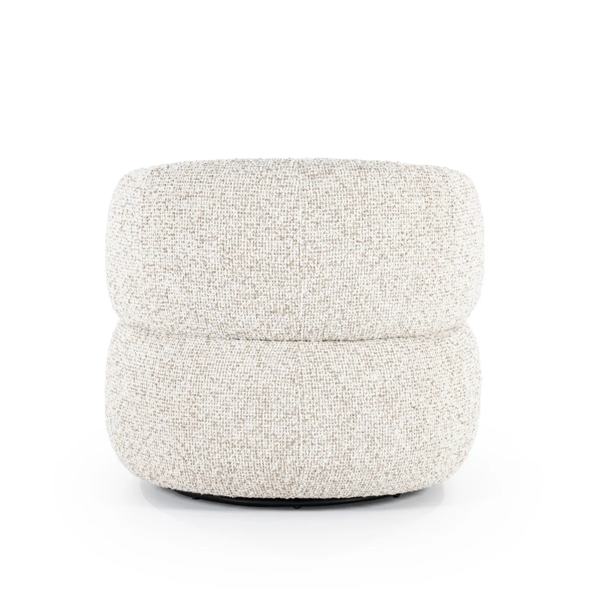 Sessel Maeve - beige Maywood auf weißem Hintergrund, aus der Nähe fotografiert - Eleonora