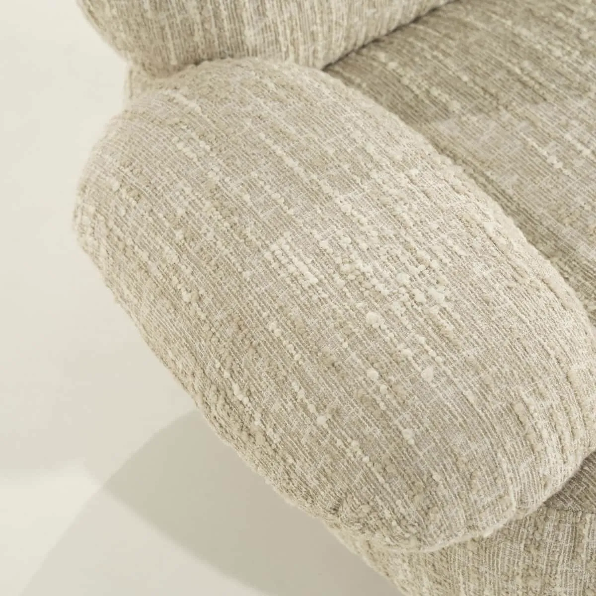 Nahaufnahme der Textur des beigen Stoffes des Sessels Jayden Beige Barkley - Eleonora