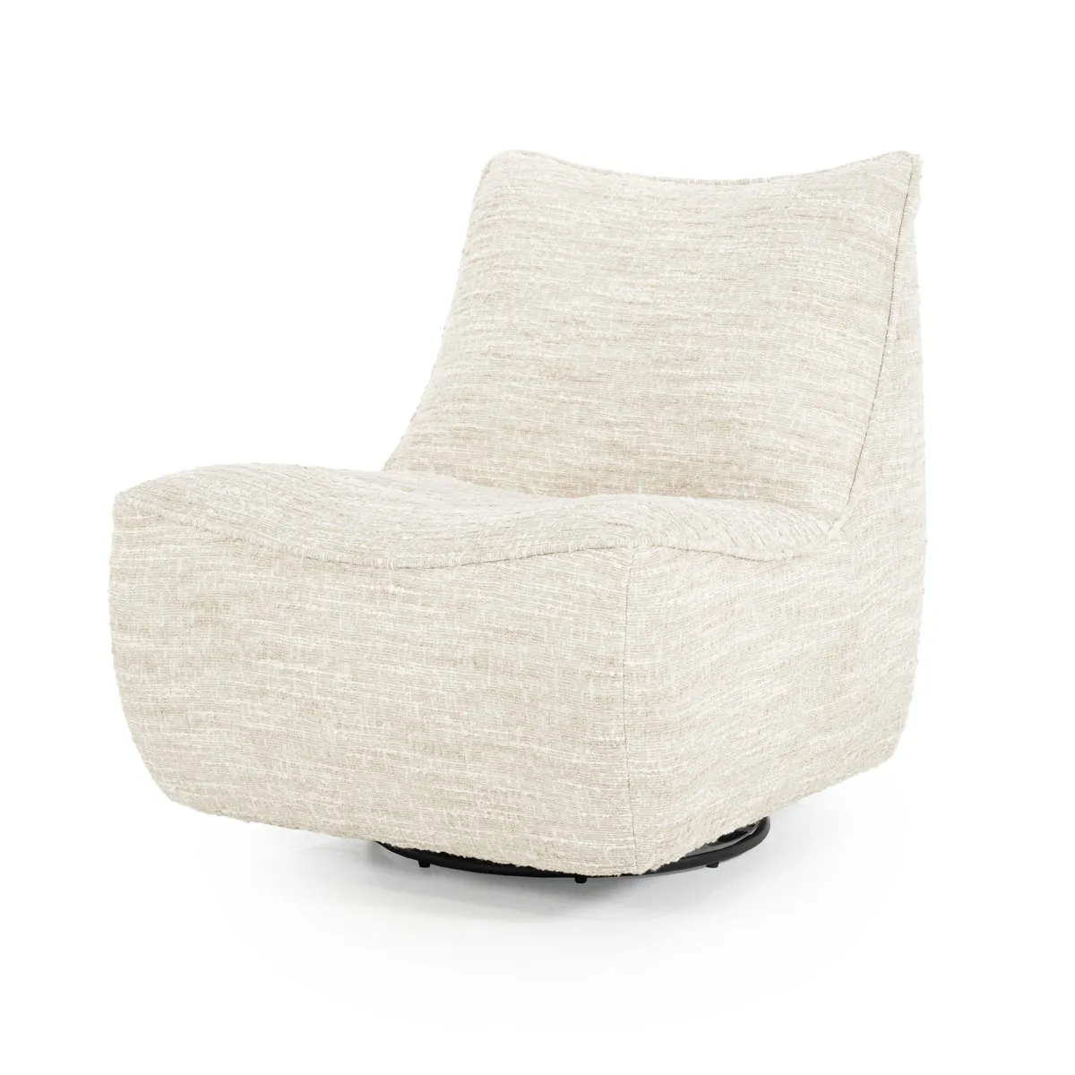 Sessel Loys - beige Barkley auf weißem Hintergrund, schräg von vorne fotografiert - Eleonora