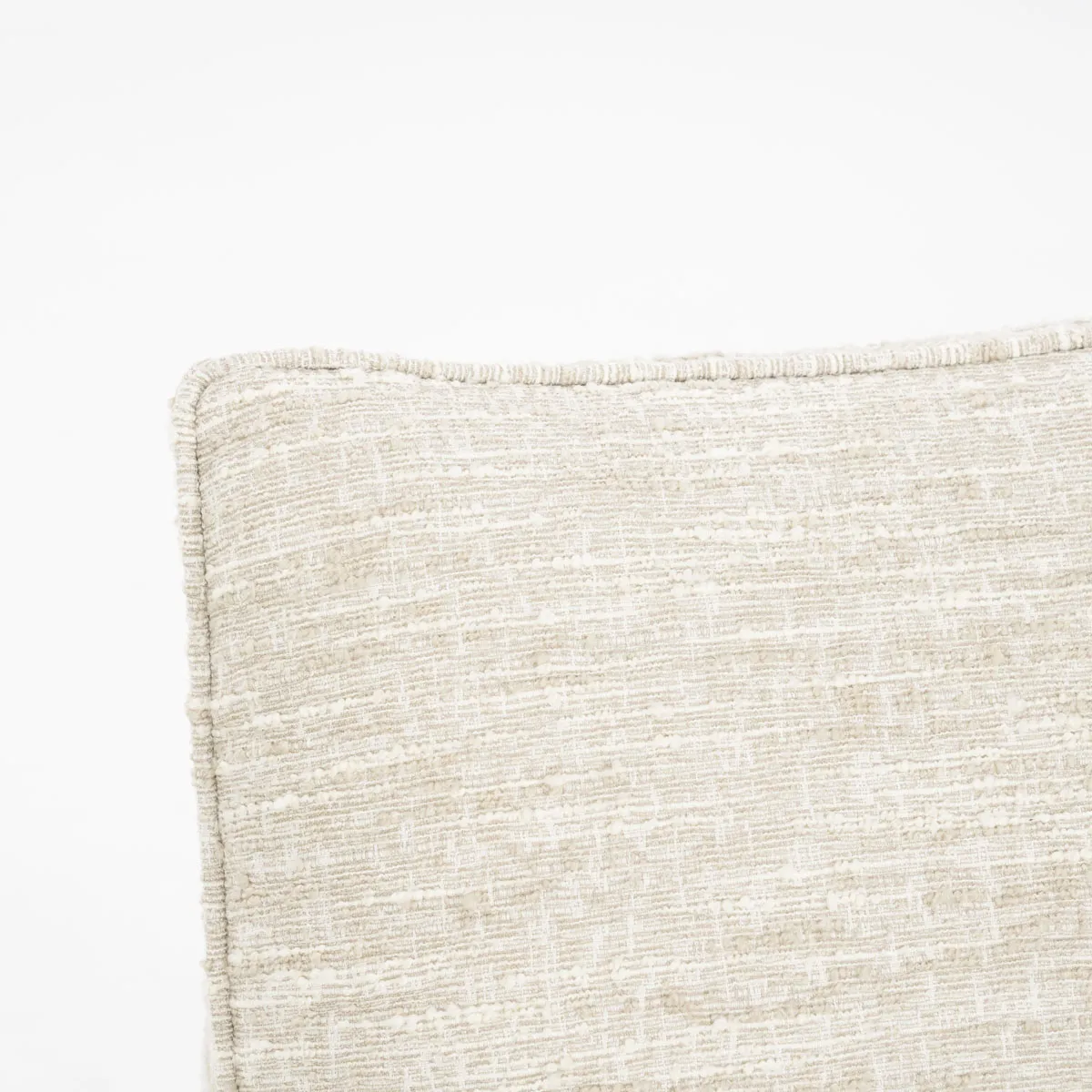 Detail des Sessels Loys - beige Barkley, Nahaufnahme der Stofftextur und der Naht - Eleonora