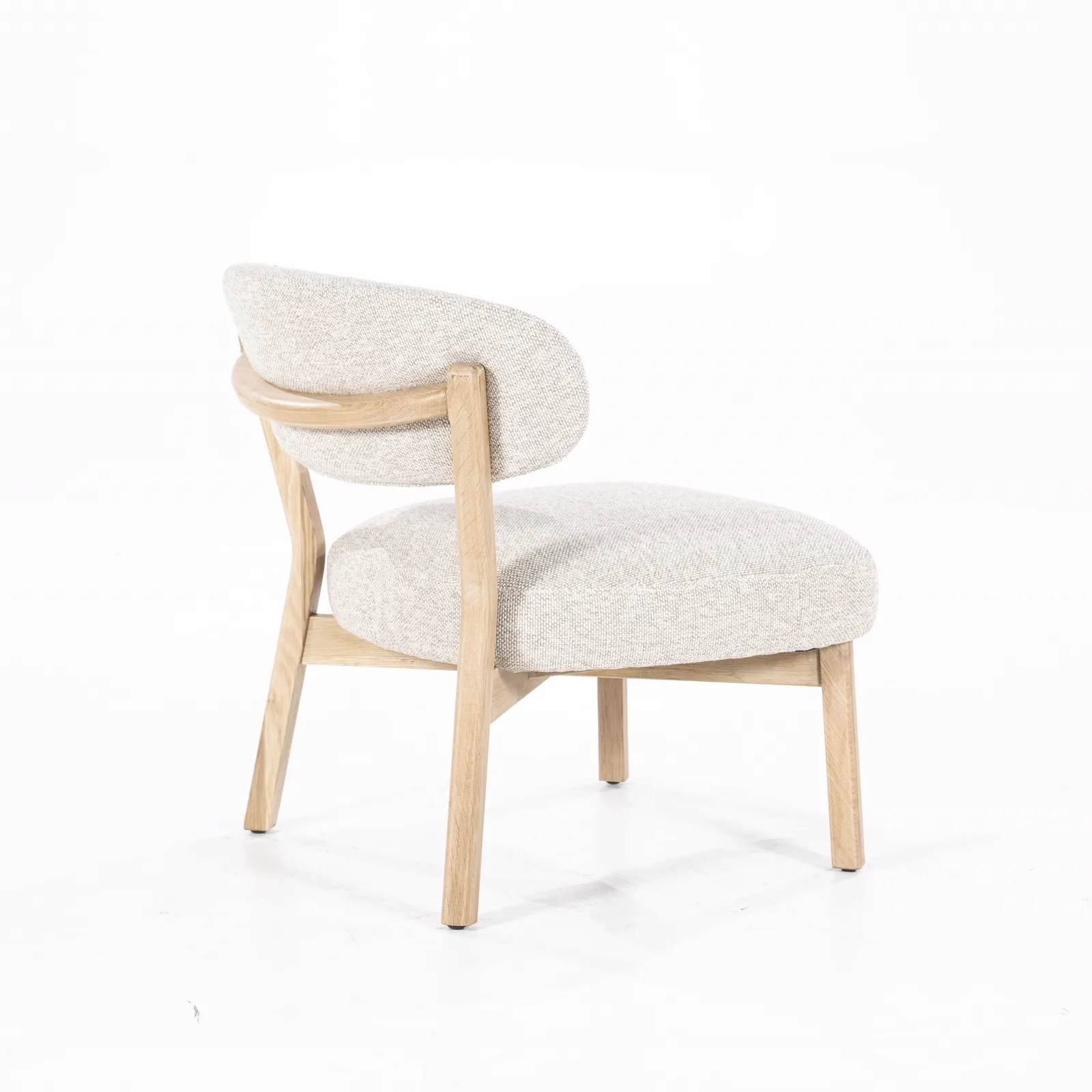 Sessel Mikky Natur - Beige Moon, aus schräger Perspektive auf weißem Hintergrund - Eleonora