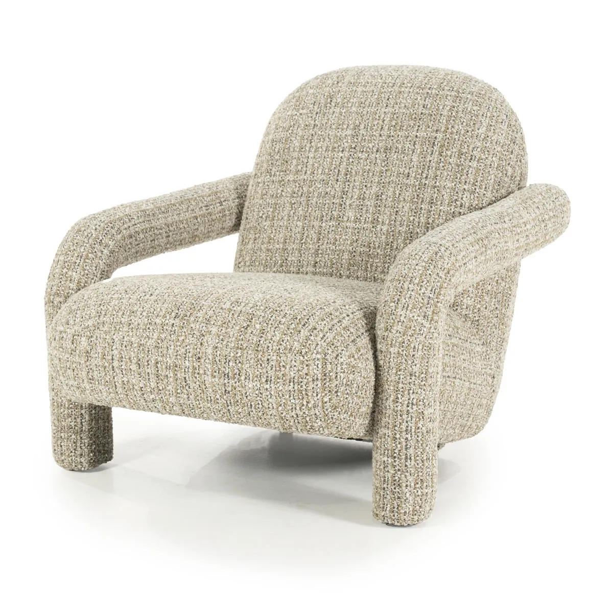 Sessel Monica - Taupe Asti, ein bequemer Sessel mit abgerundeten Formen auf weißem Hintergrund - Eleonora