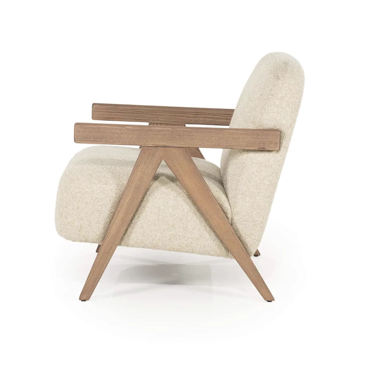 Sessel Francis - beige Flou, von der Seite auf weißem Hintergrund fotografiert - Eleonora