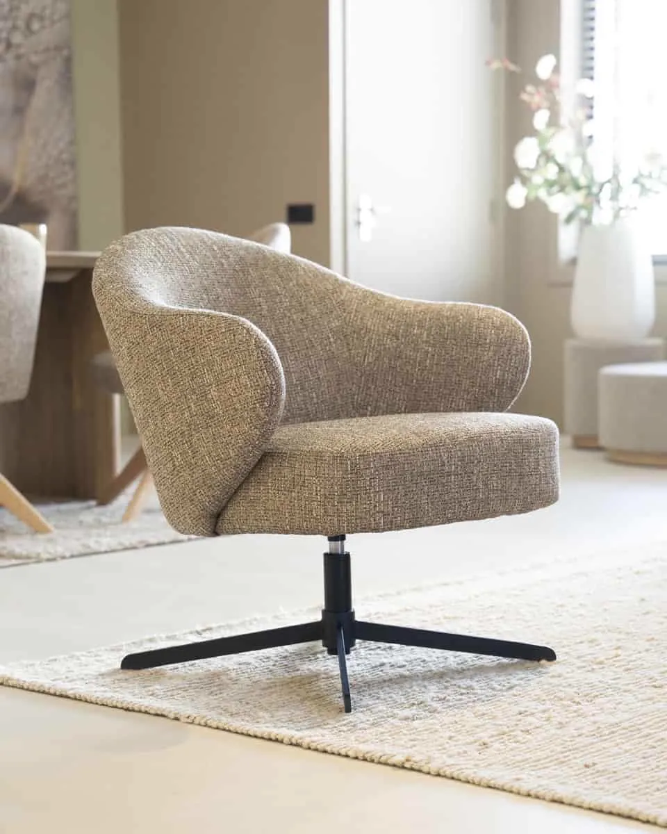 Sessel Connor - Senfgelb Donna in einem modernen Wohnzimmer auf einem hellen Teppich - Eleonora