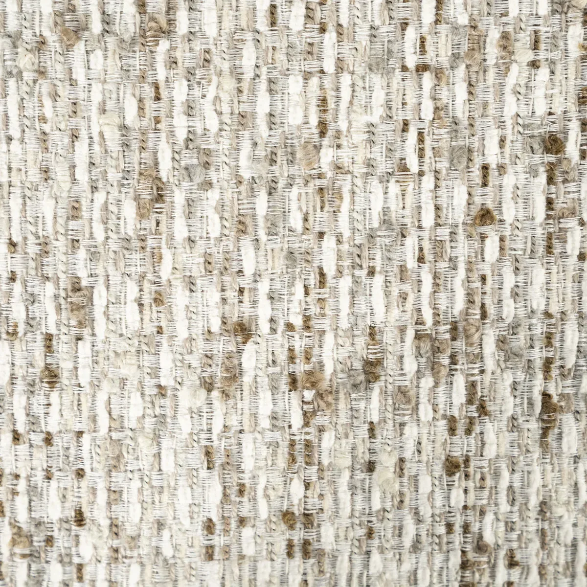 Detailansicht des beige Vive Stoffes vom Sessel Fenna mit grober Webstruktur - Eleonora