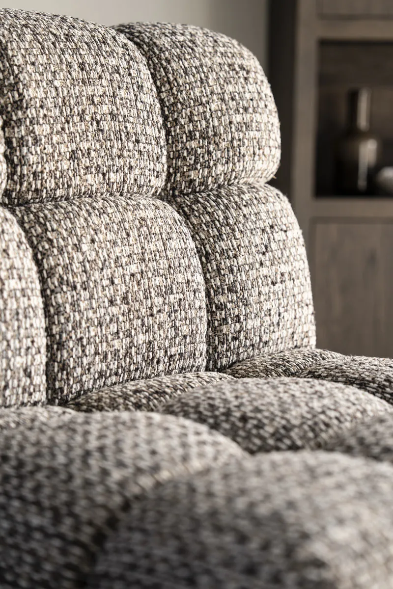 Nahaufnahme der gepolsterten Rückenlehne und Sitzfläche des Sessels Fenna - beige Vive mit Strukturstoff - Eleonora