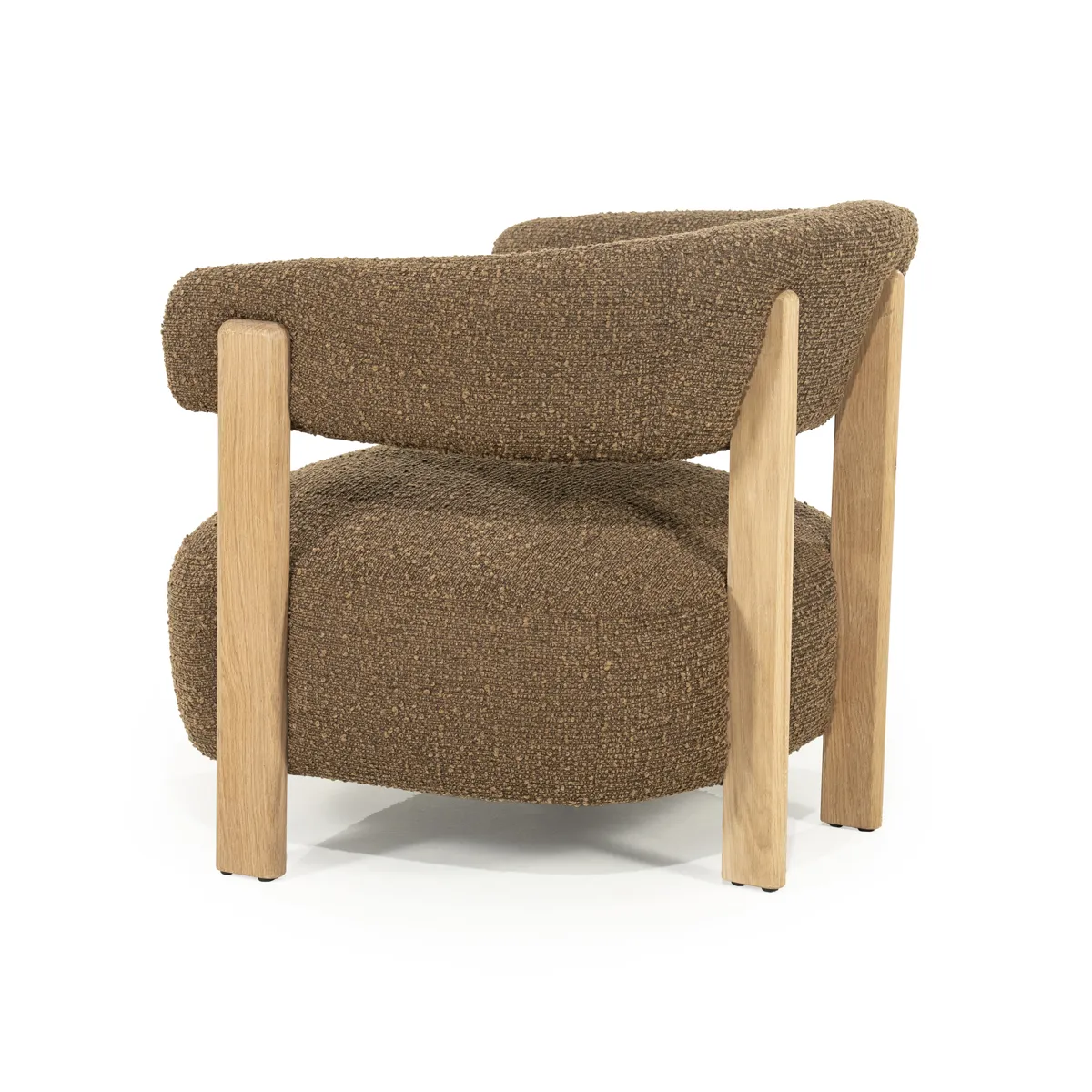 Sessel Lola - braun Hush, von hinten auf weißem Hintergrund mit sichtbaren Holzbeinen - Eleonora