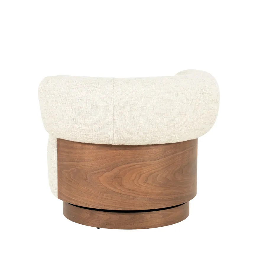 Der Sessel Nila braun - beige Vanu mit Holzuntergestell auf weißem Hintergrund - Eleonora