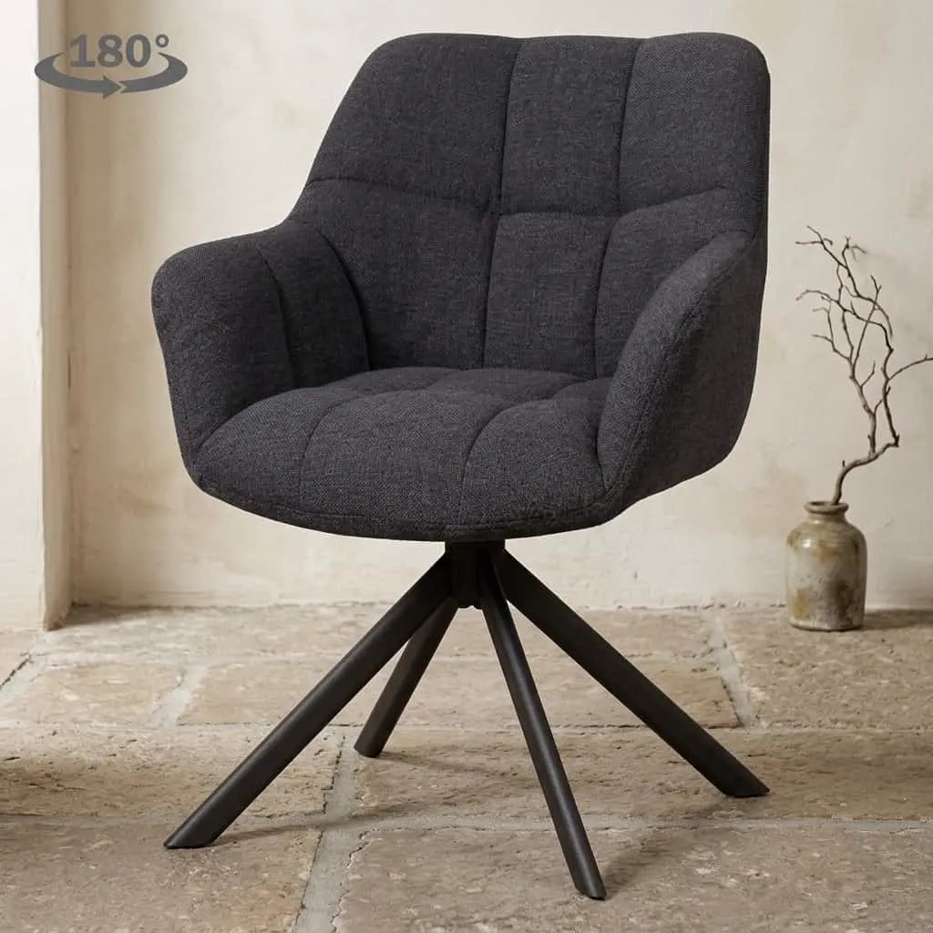 Alba Armsessel in Alpine indigo 90, drehbar, auf einem Steinfußboden mit einer Vase - Tower Living