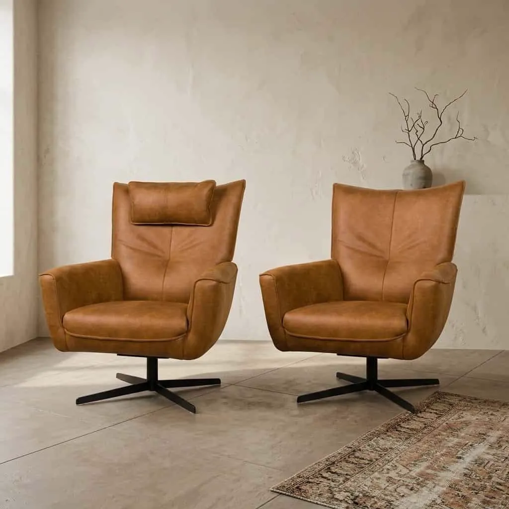 Zwei Cordoba Sessel in einer Wohnzimmerumgebung, mit einem Teppich und einer Vase mit Ästen - Mokana Furniture