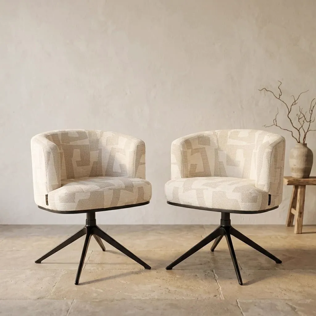 Zwei Esszimmerstühle Cheyenne beige graffic swivel mit dunklen Beinen in einer Studio-Umgebung - Richmond Interiors