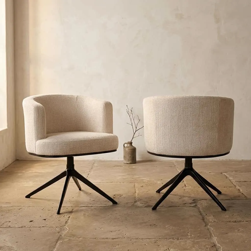 Zwei Essstühle Cheyenne niagara beige swivel mit schwarzen Beinen auf einem Steinfußboden in einem hellen Raum - Richmond Interiors