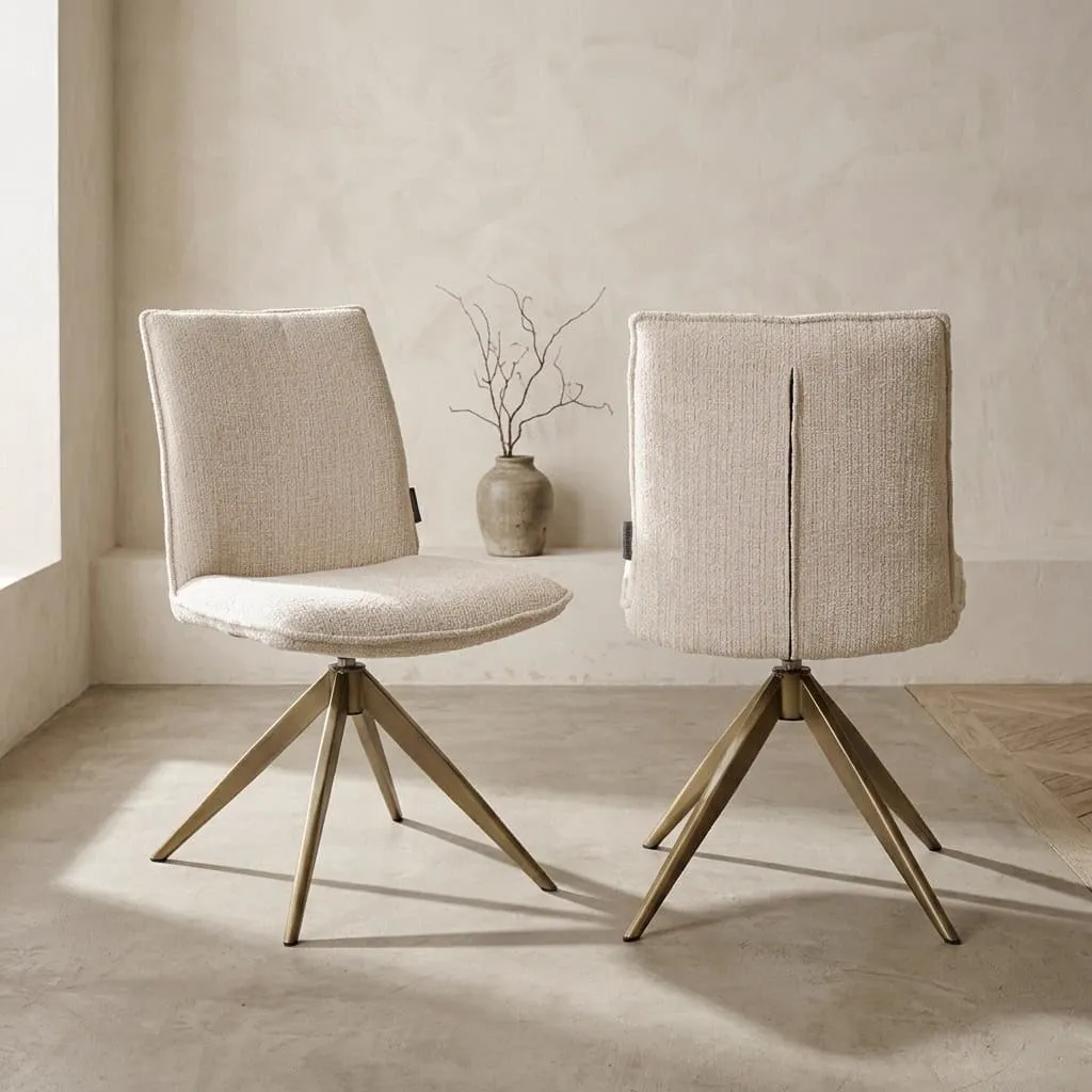 Zwei Esszimmerstühle Dakota Niagara beige Swivel in einem hellen Studio, einer von vorne, einer von hinten - Richmond Interiors