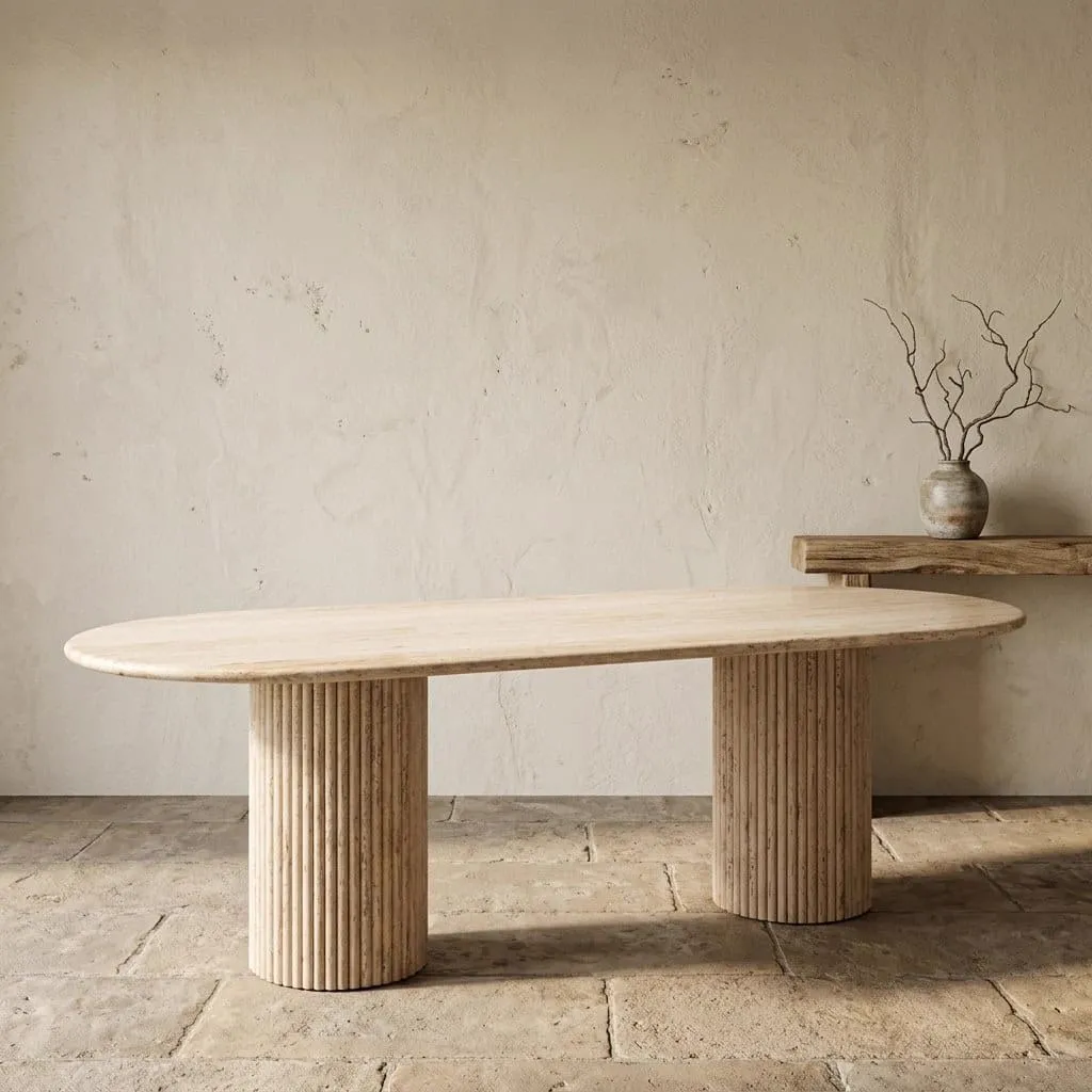 Esstisch La Cantera beige 240 in einer minimalistischen Umgebung mit einer Vase mit Ästen auf einem Holzregal - Richmond Interiors