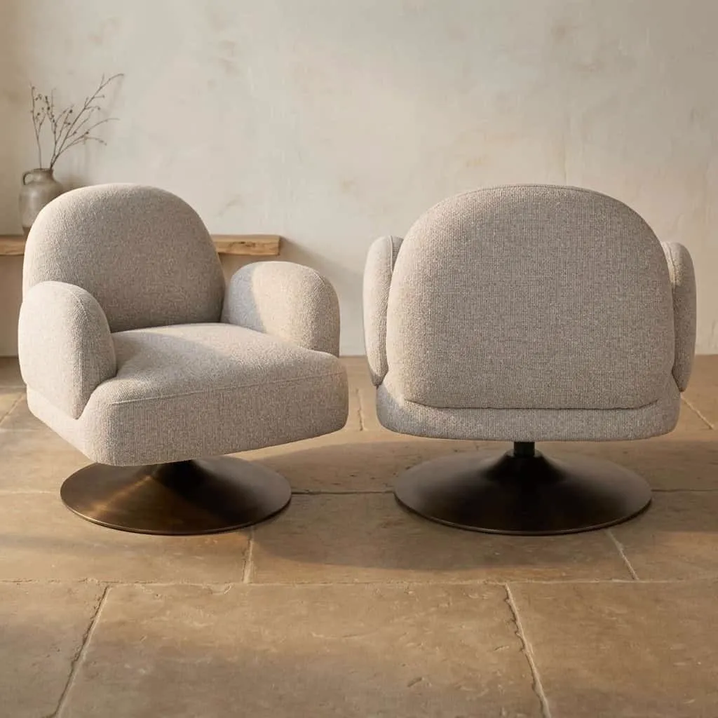 Twee Lounge stoelen Kagney biscotti swivel, één van voren en één van achteren gezien, op een stenen vloer - Richmond Interiors