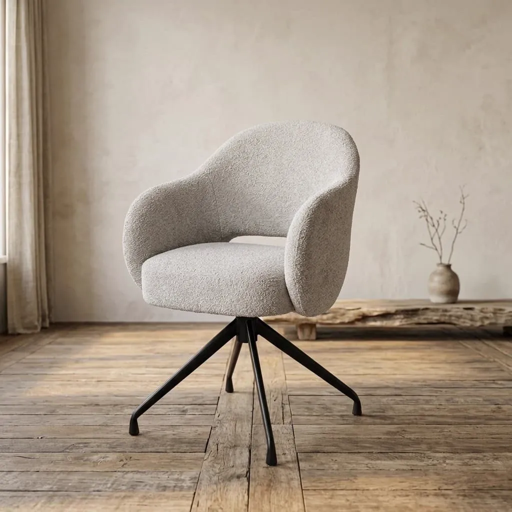Porto Sessel - Toro 35 beige (drehbar) in einer Studio-Umgebung mit Holzboden und heller Wand - Tower Living