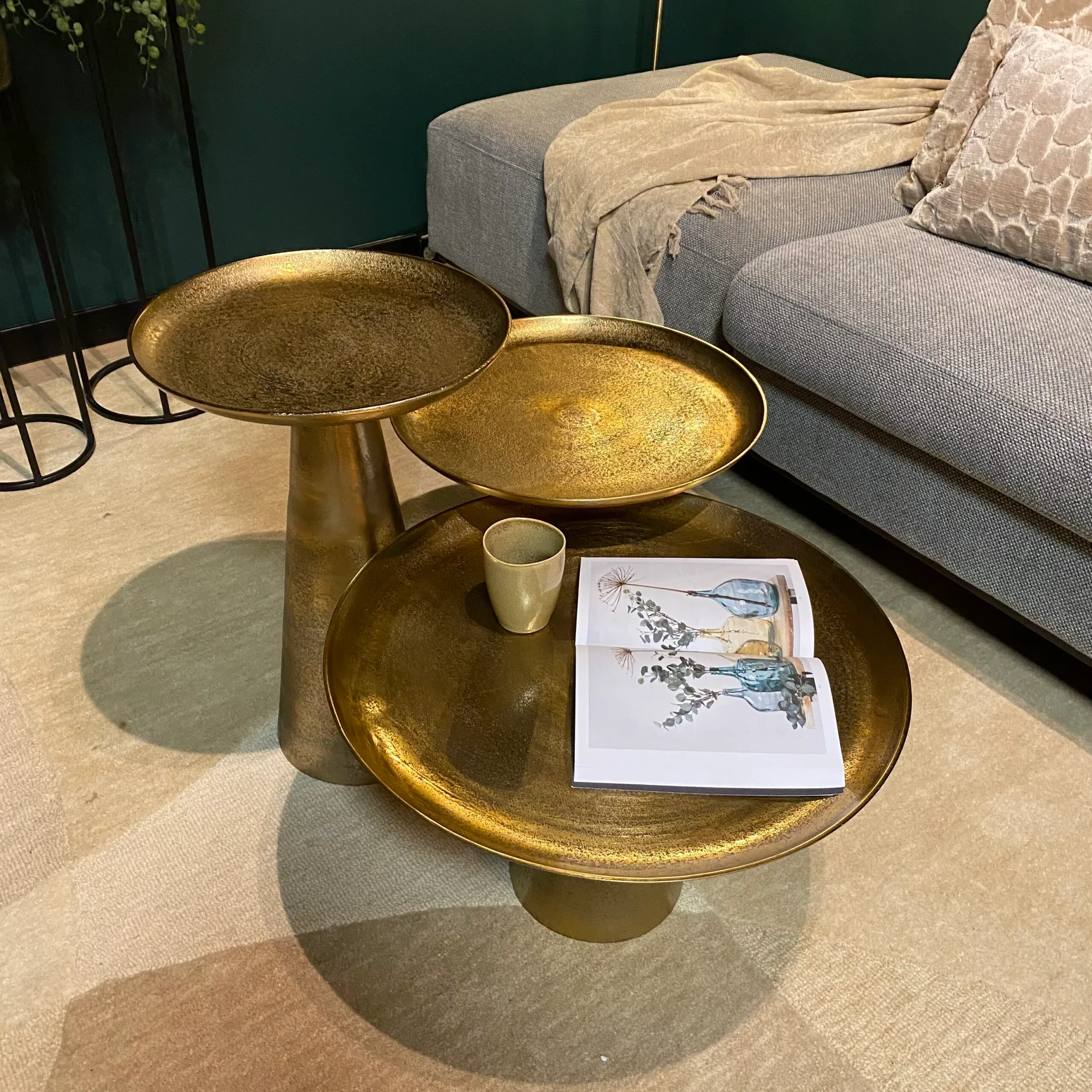 Runder Couchtisch Daisy, goldenes Aluminium - Starfurn