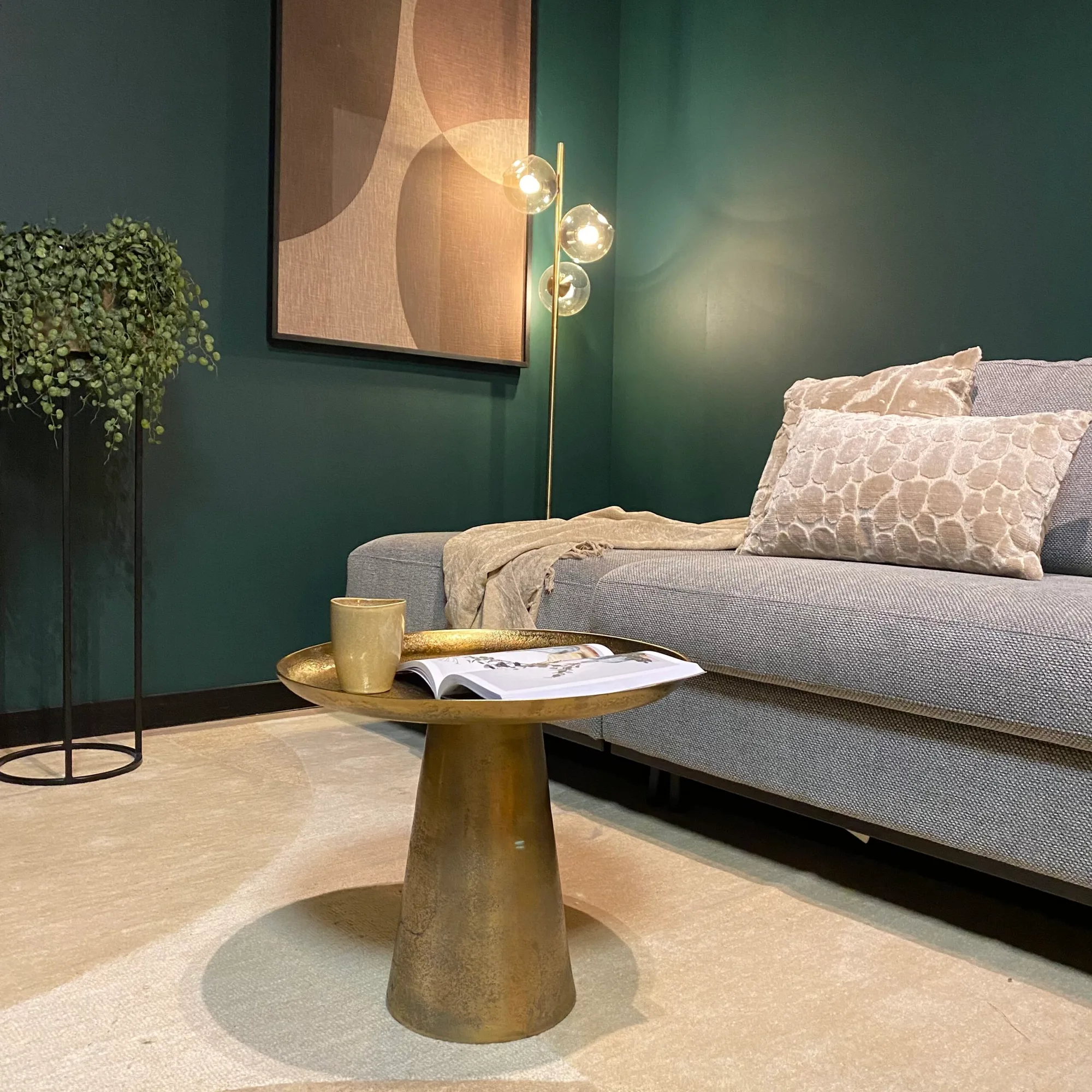 Round coffee table Daisy, aluminium with antique gold finish - Starfurn