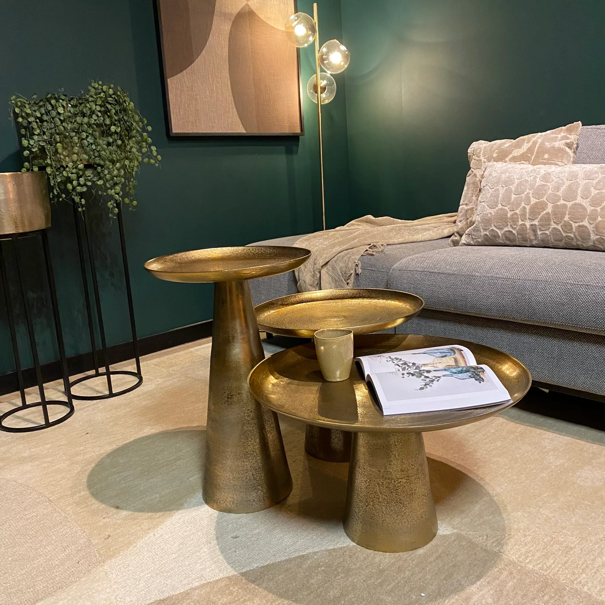 Runder Couchtisch Daisy, Aluminium mit antiker goldener Finish - Starfurn
