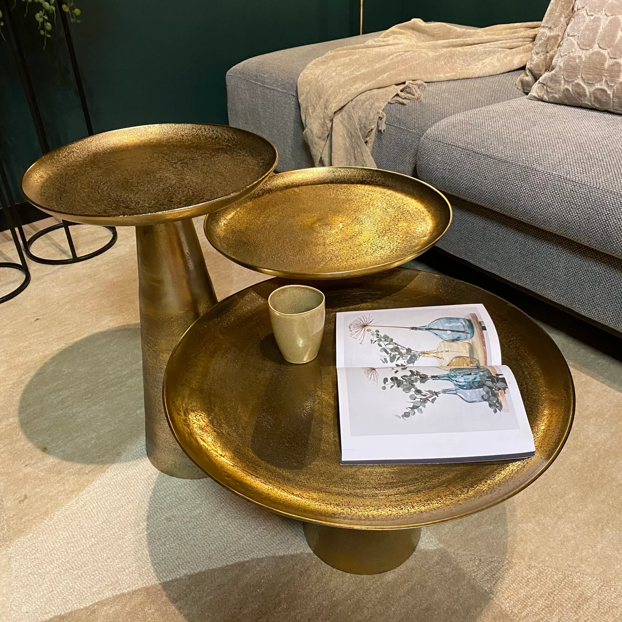 Runder Couchtisch Daisy, Aluminium mit antiker goldener Finish - Starfurn
