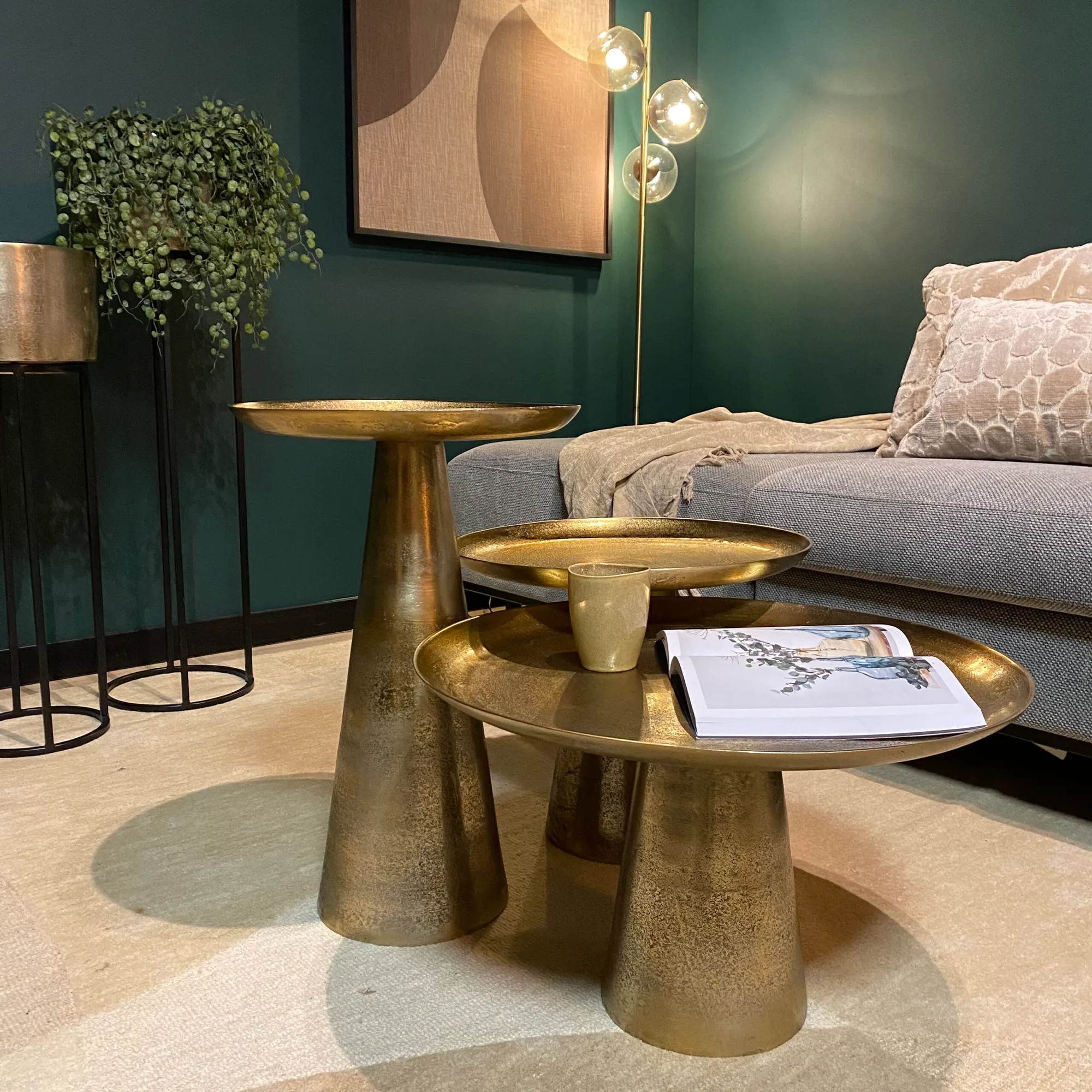 Runder Couchtisch Daisy, goldenes Aluminium - Starfurn