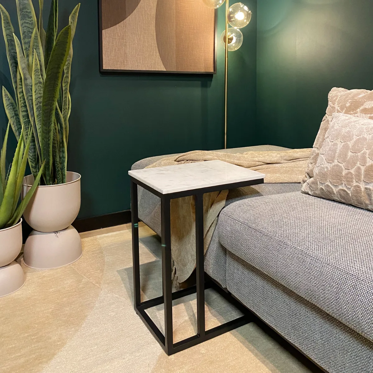 Bijzettafel met wit marmeren blad en zwart metalen frame - Starfurn