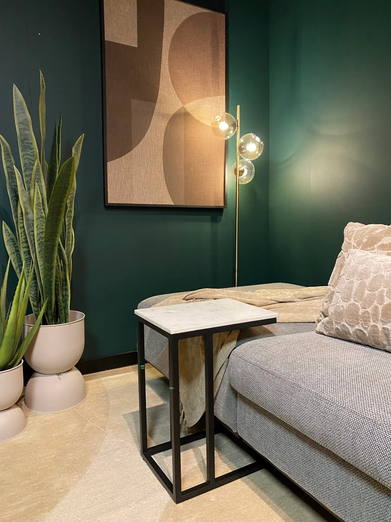 Bijzettafel met wit marmeren blad en zwart metalen frame - Starfurn