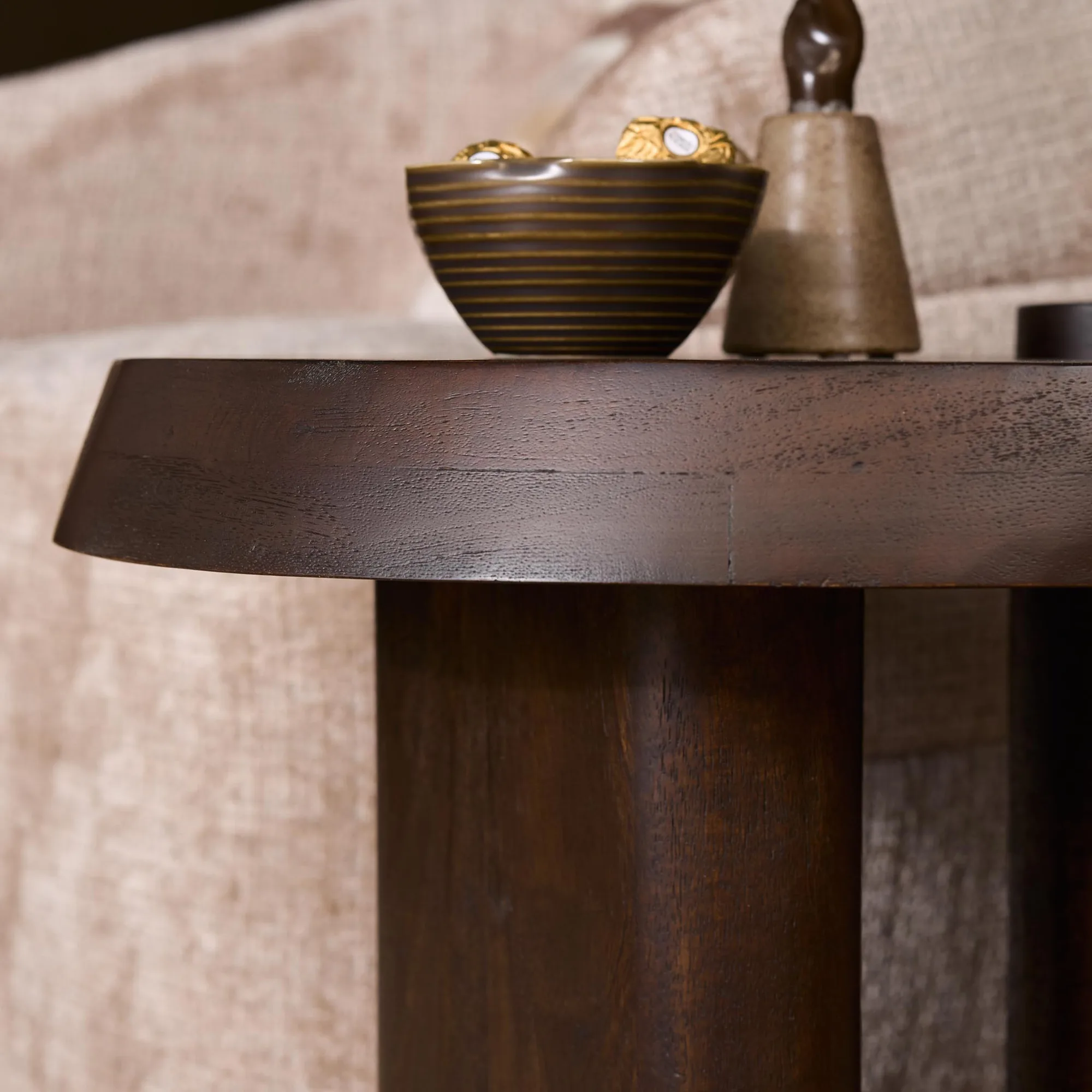 Ronde bijzettafel Rava van mangohout, bruin - Starfurn