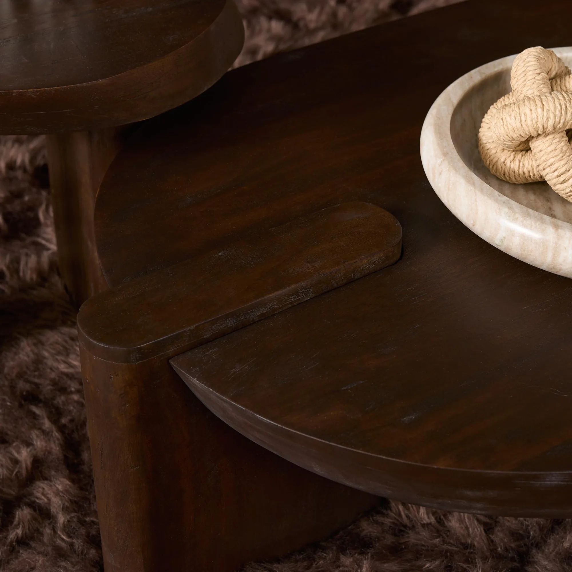 Ronde bijzettafel Rava van mangohout, bruin - Starfurn
