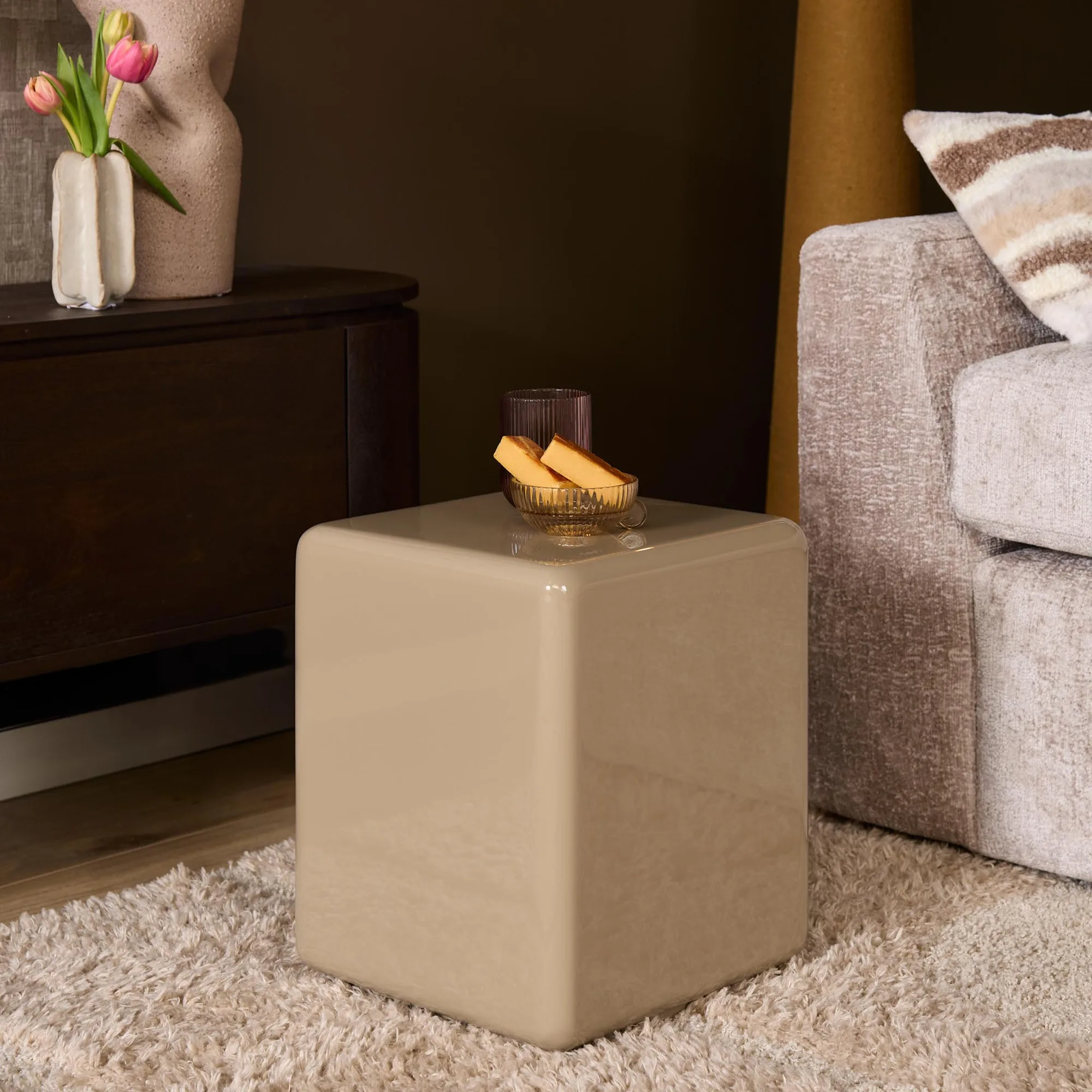 Quadratischer Couchtisch Elias beige glänzend MDF - Starfurn